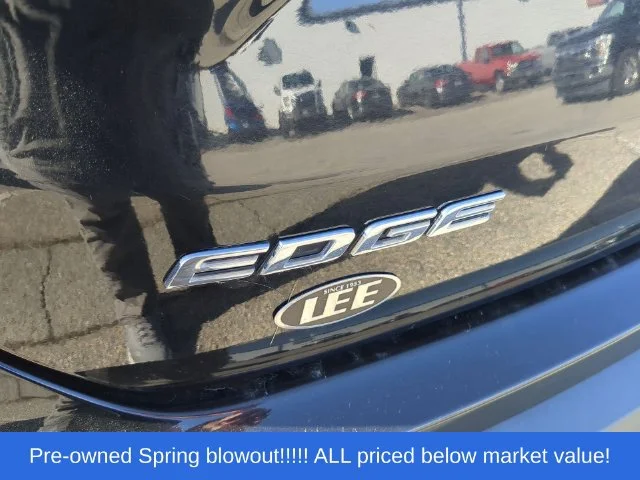 Used 2020 Black Ford SE image 12