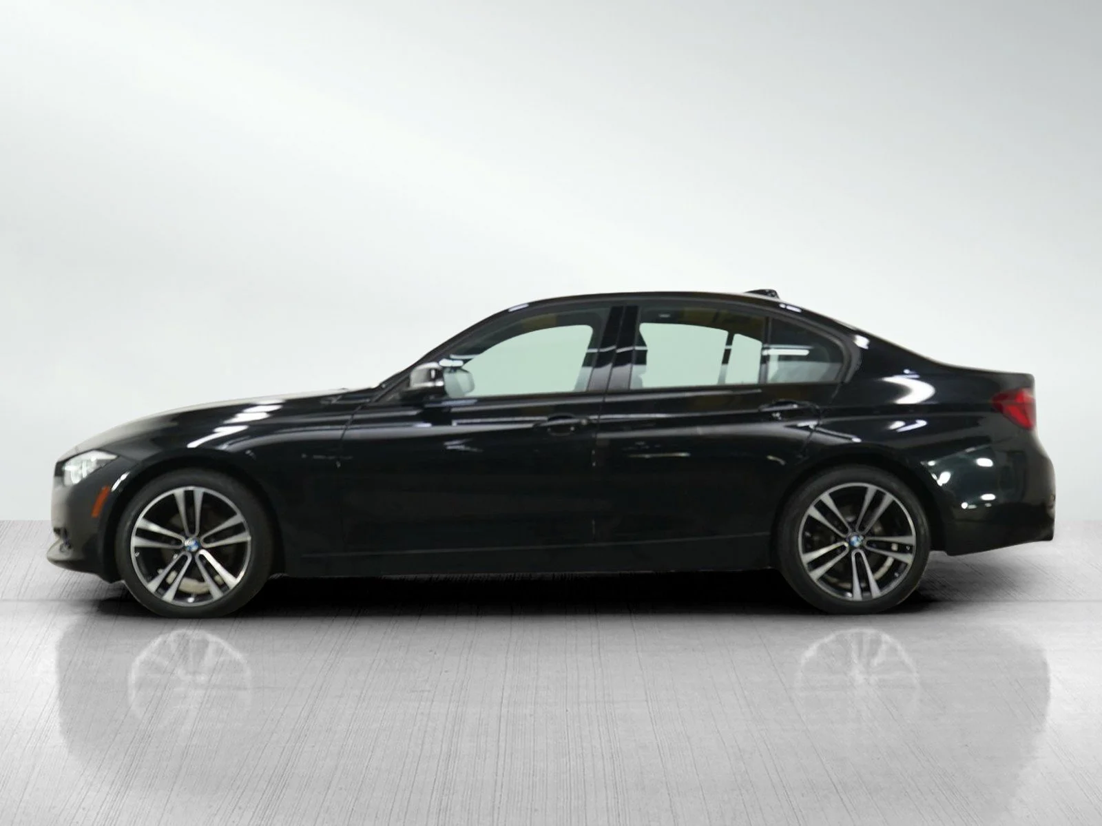 Used 2018 BMW 3 Series 330i with VIN WBA8D9C58JA616492 for sale in Burnsville, Minnesota