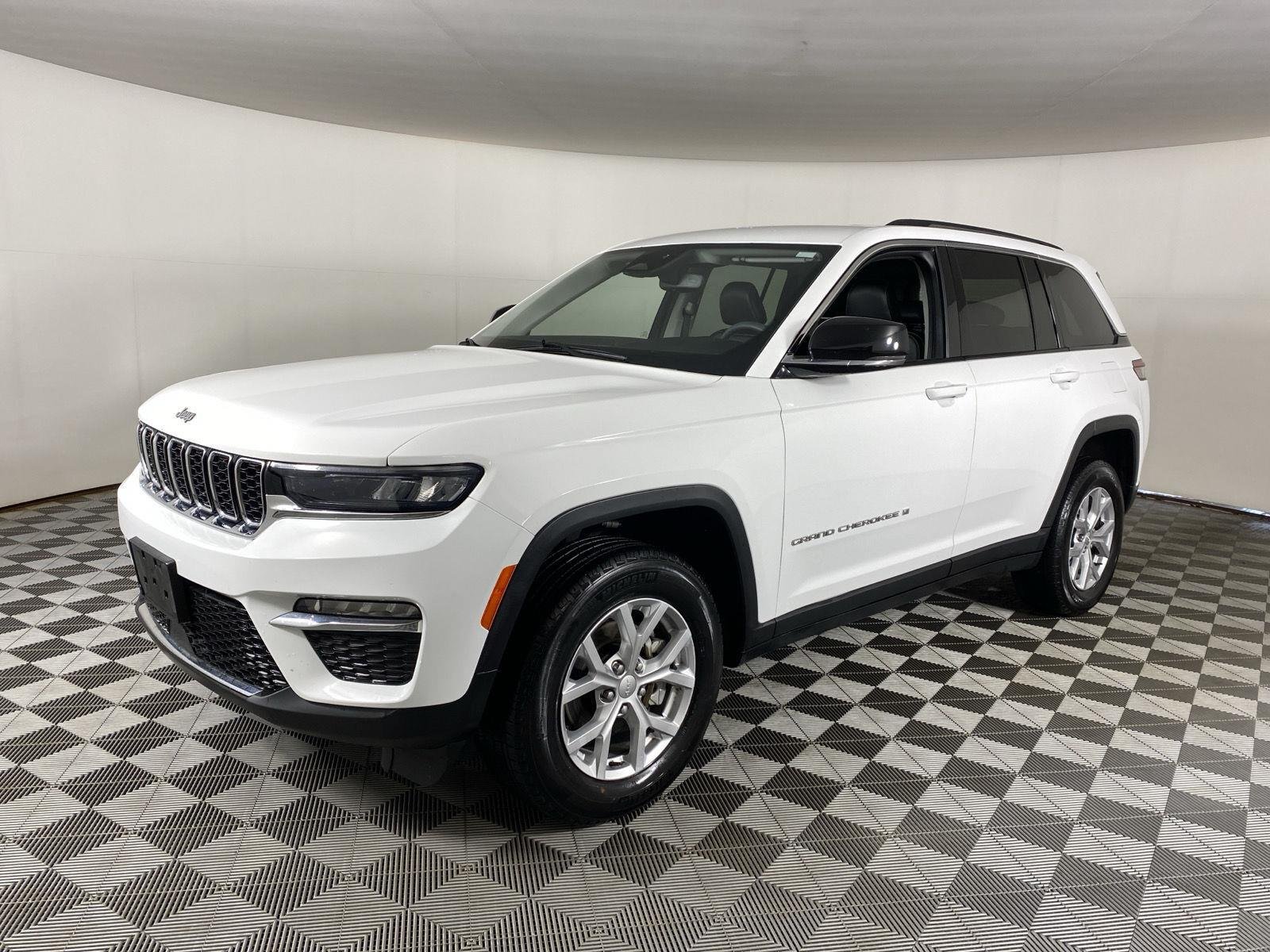 Used 2023 Bright White Clearcoat Jeep Limited image 3