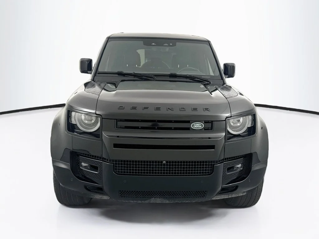 Certified Used 2024 Black Land Rover X-Dynamic SE image 2