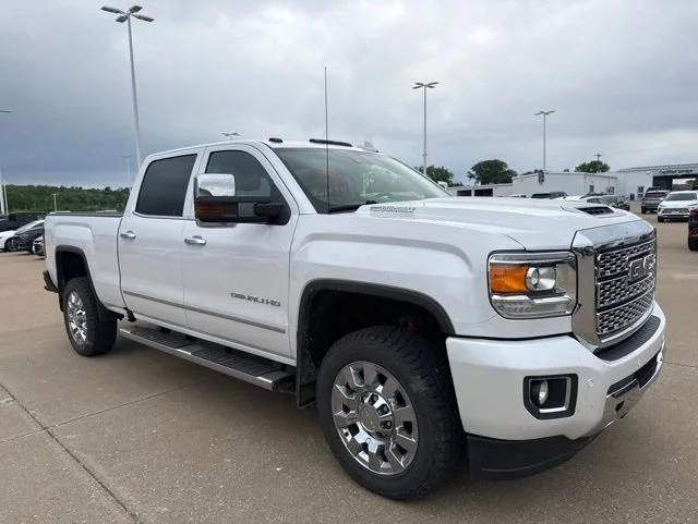 2018 GMC Sierra 4WD Crew Cab Standard Box Denali's photo