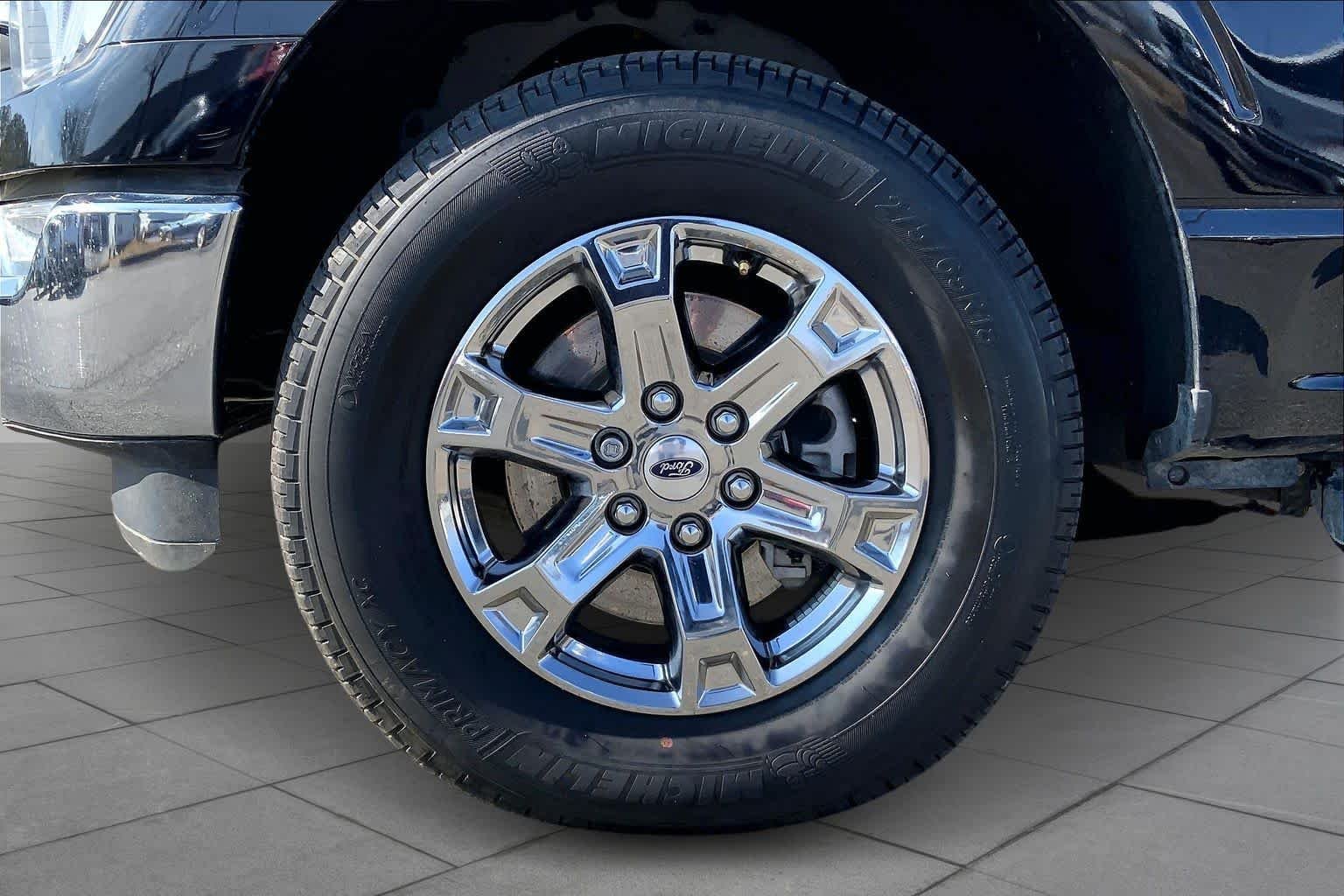 Used 2022 Agate Black Metallic Ford XLT image 21