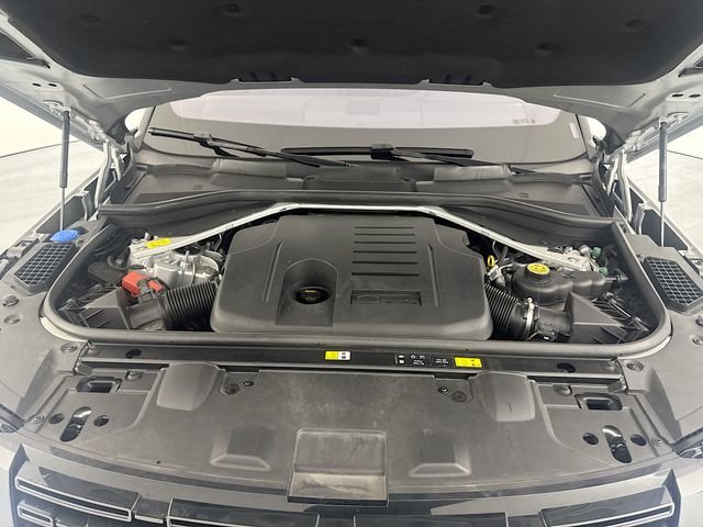 Used 2023 Silver Land Rover SE image 30