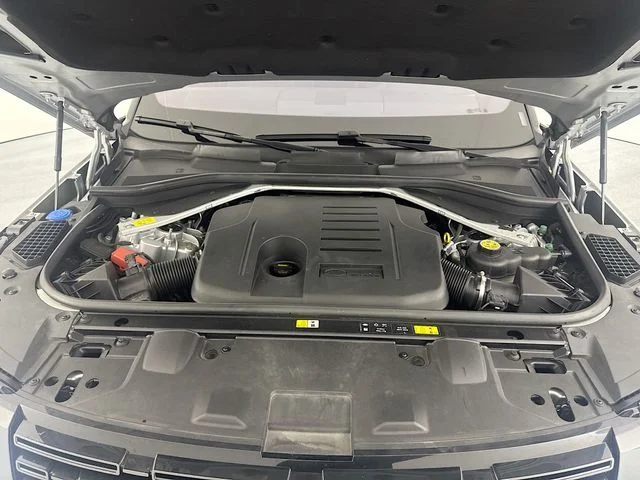 Used 2023 Silver Land Rover SE image 30