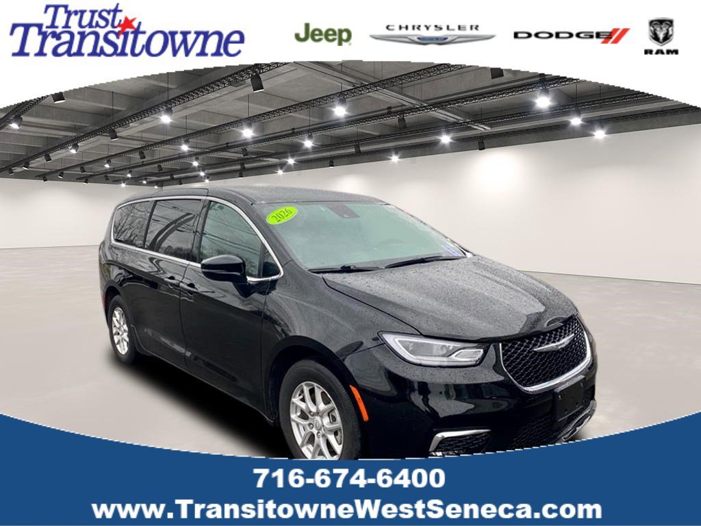 2025 Chrysler Pacifica Select's photo