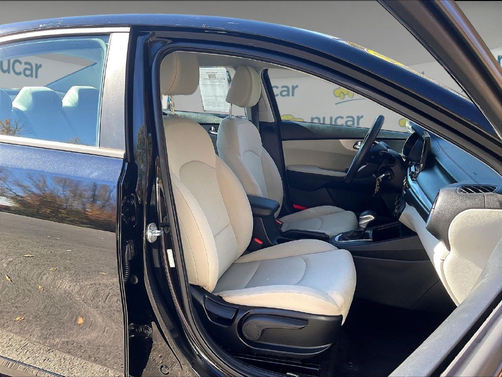 Used 2023 Black Kia LXS image 11