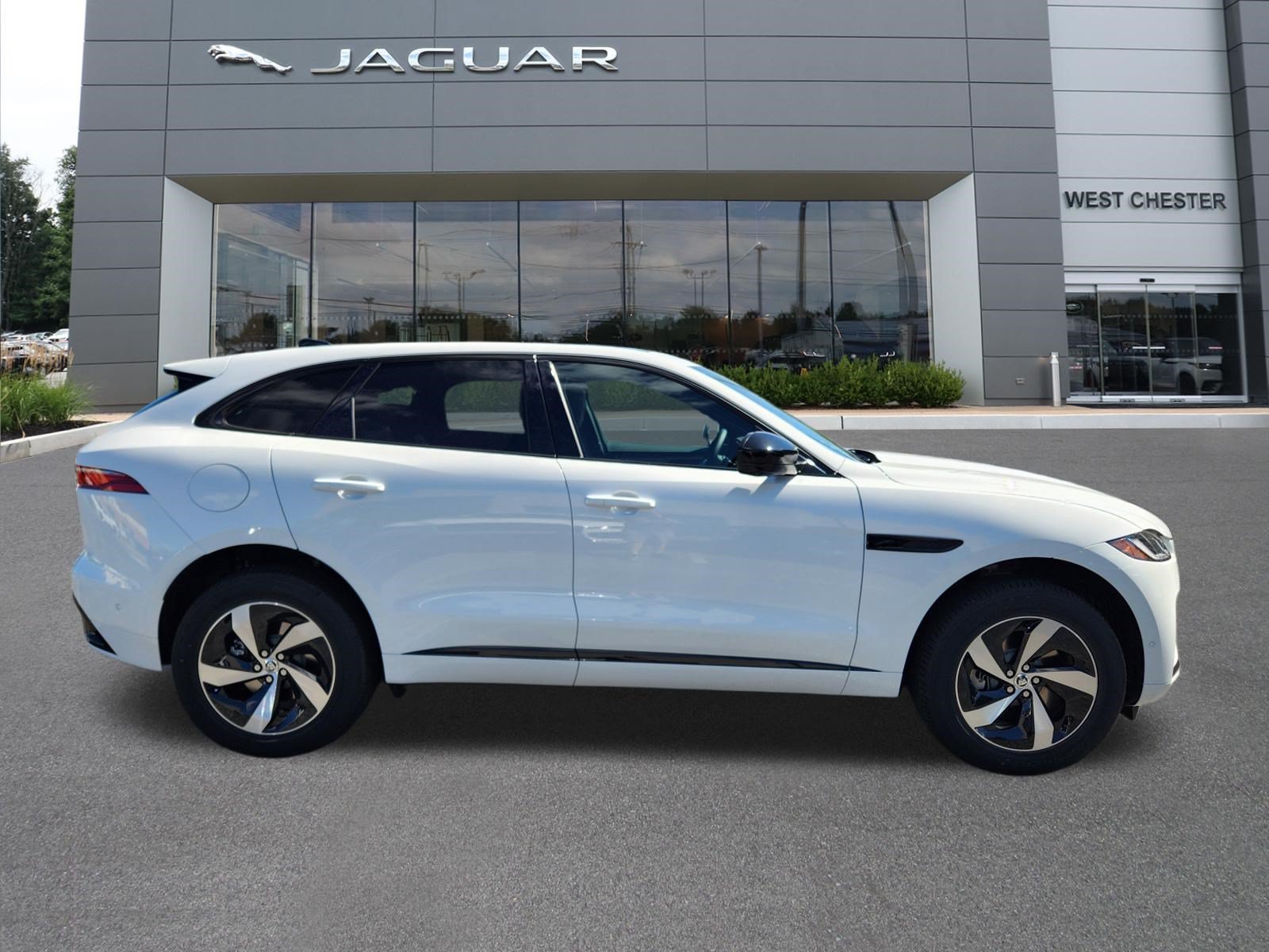 New 2026 Fuji White JAGUAR P250 R-DYNAMIC S image 6