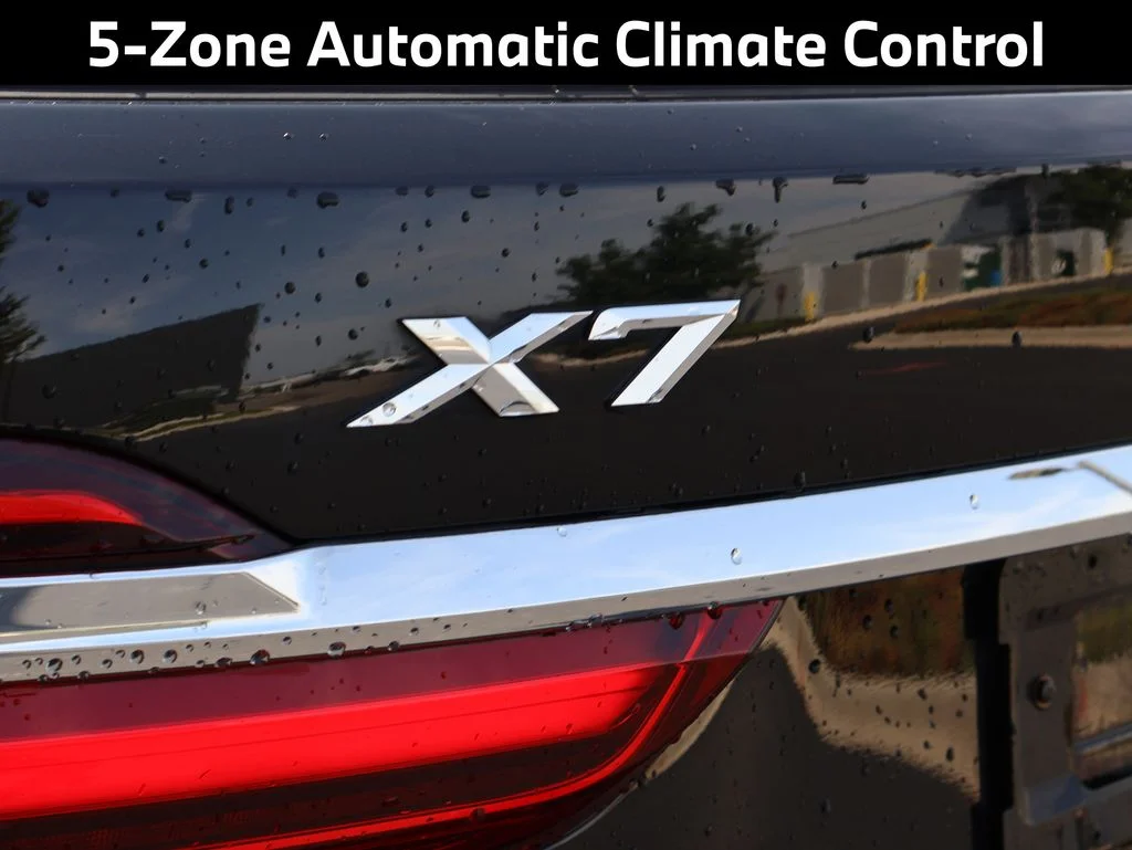 Used 2021 Black BMW xDrive40i image 10