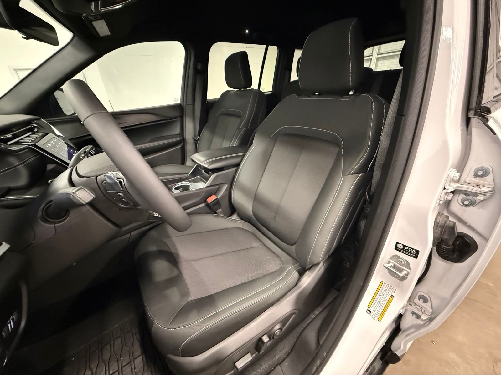 Used 2025 White Jeep Laredo image 20
