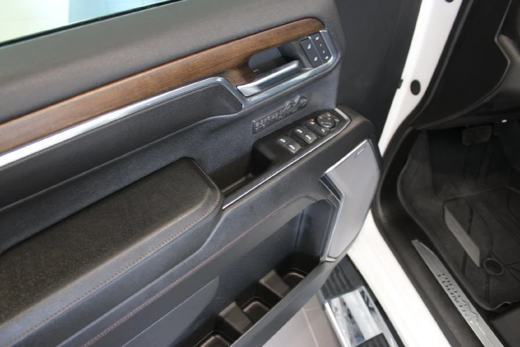 Used 2024 Iridescent Pearl Tricoat Chevrolet High Country image 31