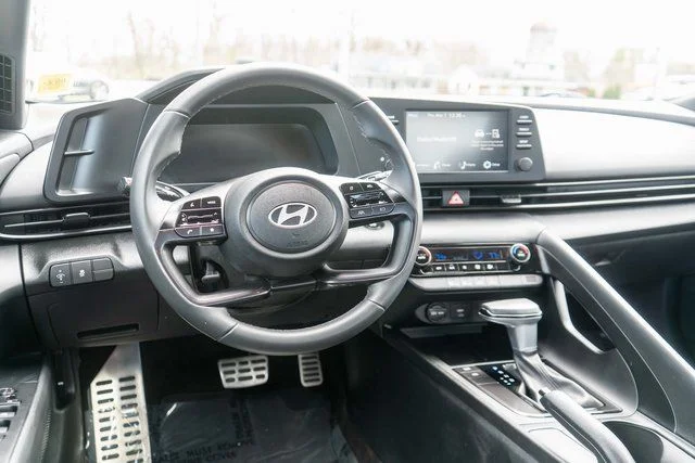 Used 2025 Gray Hyundai SEL Sport image 13