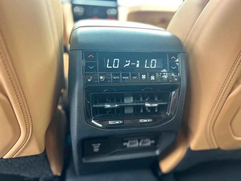 Used 2025 White Jeep Summit Reserve image 31
