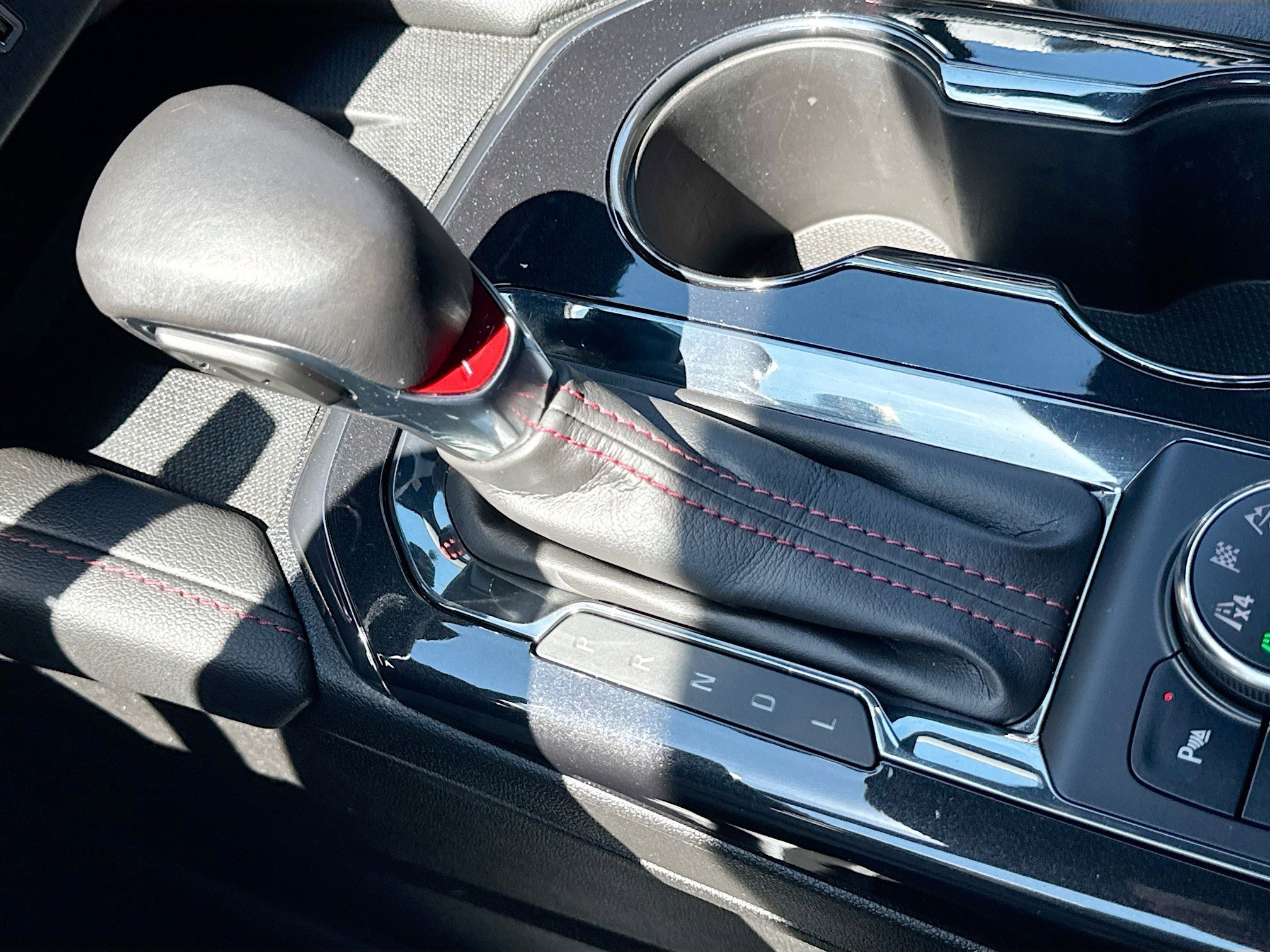 Used 2020 Iridescent Pearl Tricoat Chevrolet RS image 17