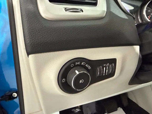 Used 2020 Blue Jeep Latitude image 18