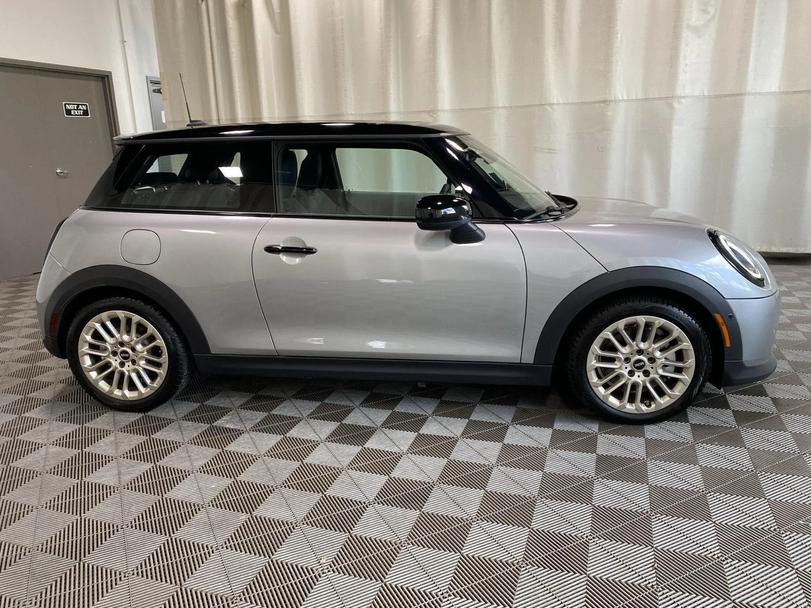 Used 2025 Melting Silver III Metallic MINI Cooper S image 16
