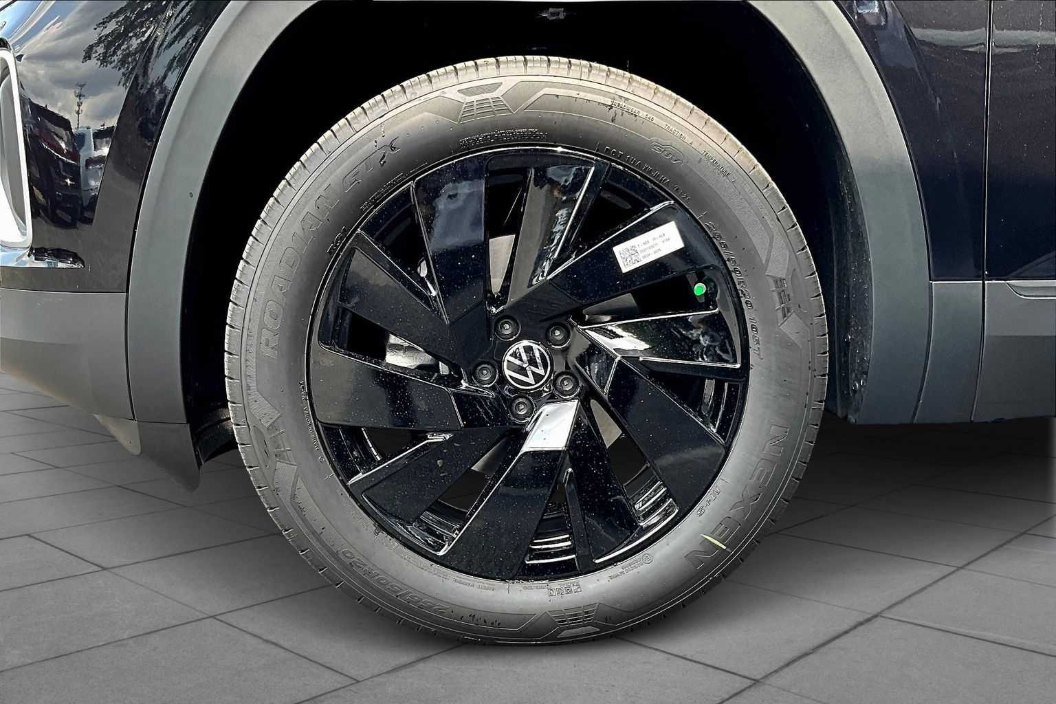 2026 Volkswagen Atlas SE w/Tech - Photo 11