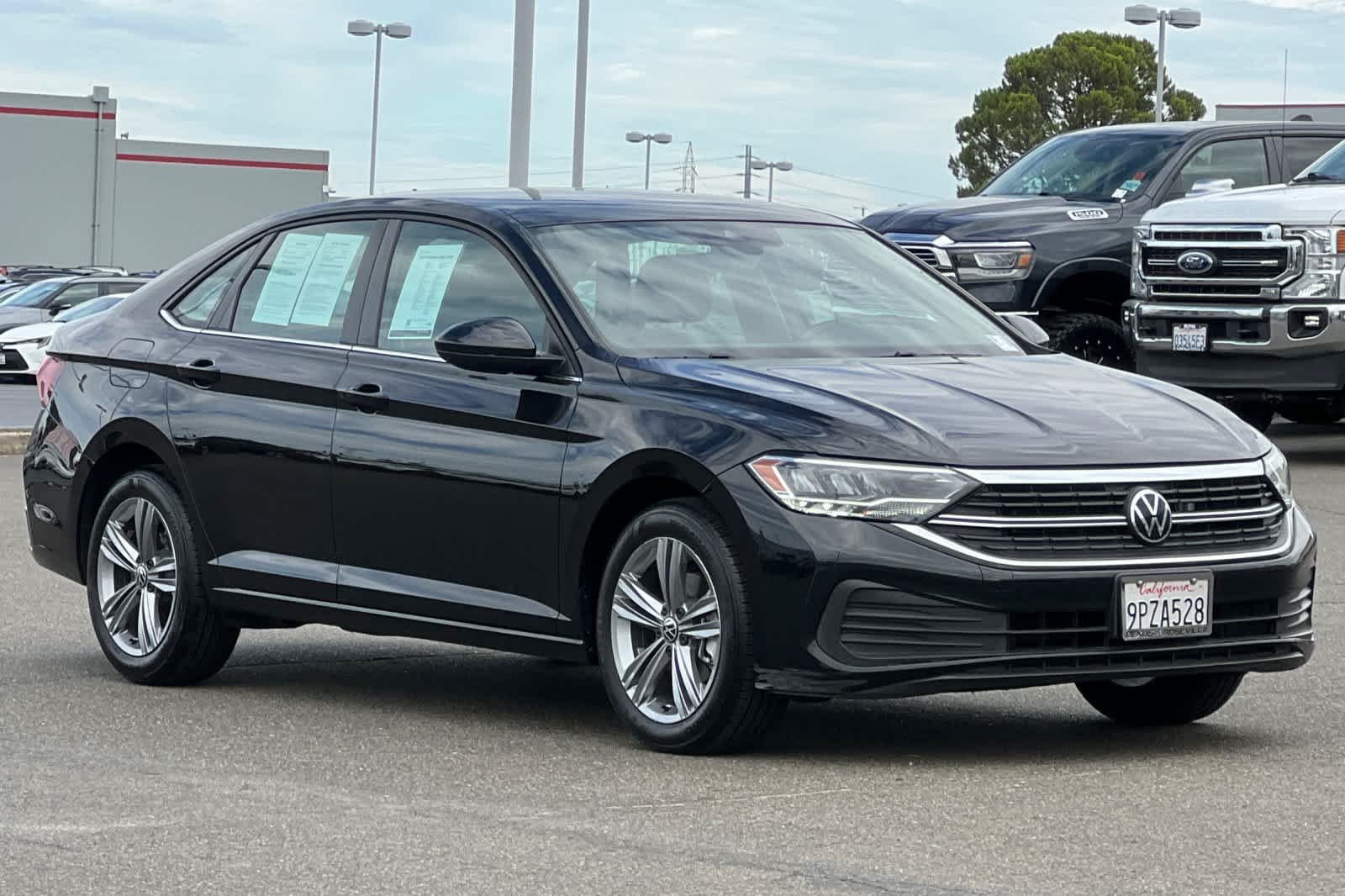 Used 2024 Deep Black Pearl Volkswagen SE image 5