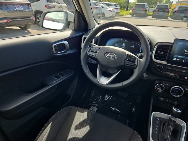 2025 Hyundai Venue SEL - Photo 8