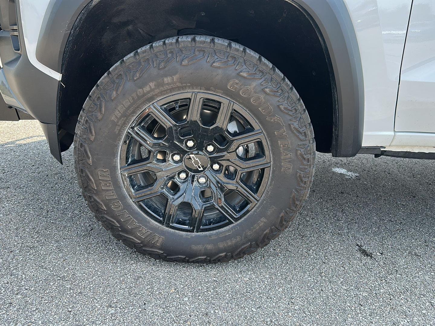 Used 2026 Summit White Chevrolet 4WD Trail Boss image 9