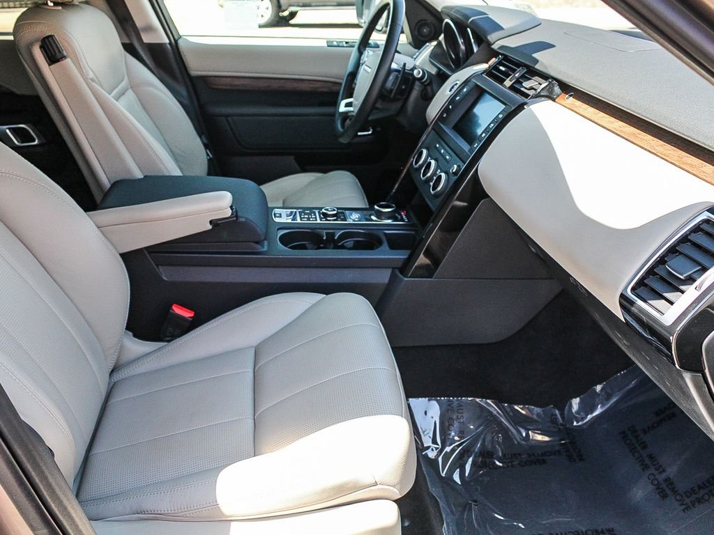 Used 2017 Brown Land Rover SE image 19