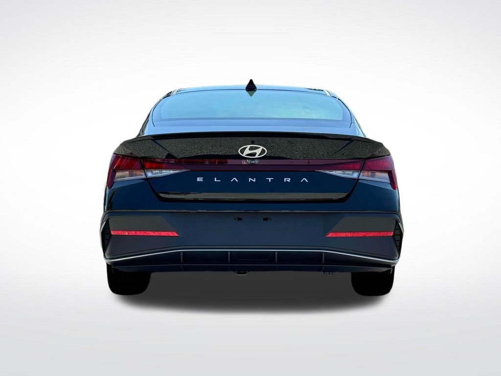 Used 2025 Black Hyundai SEL Sport image 7
