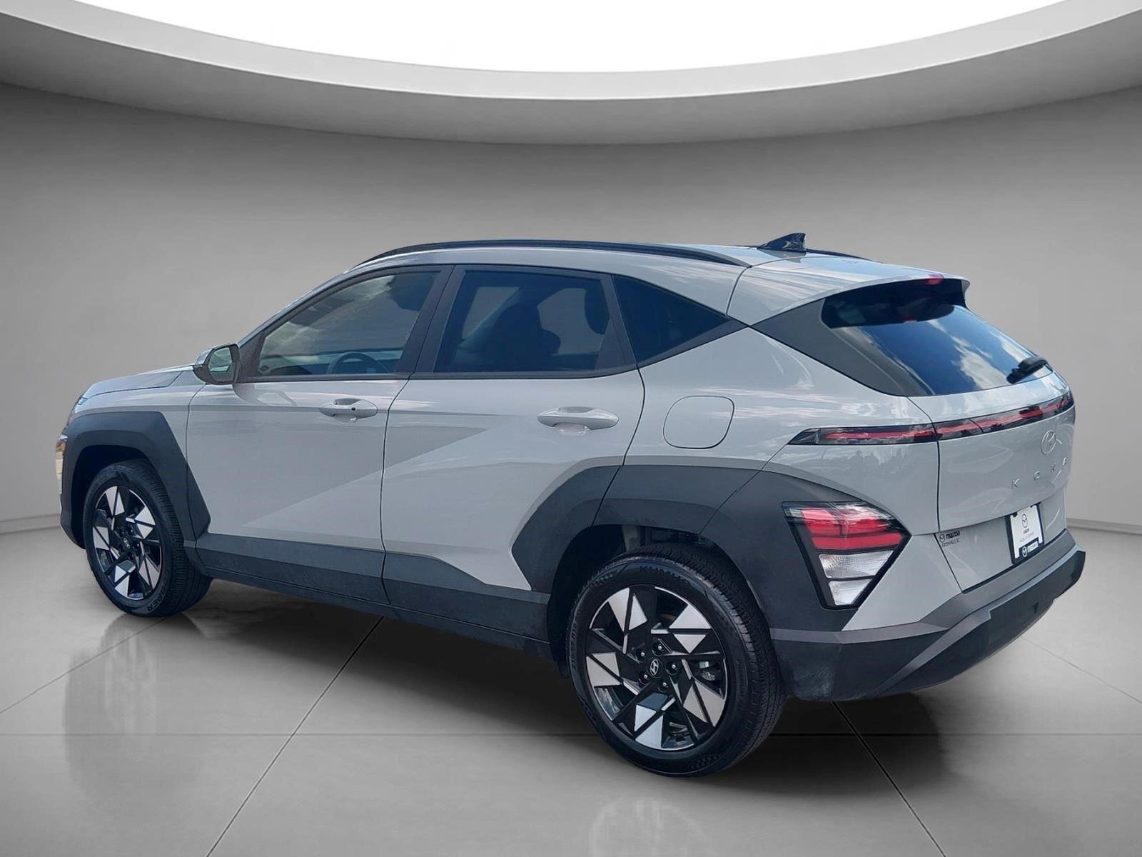 Used 2025 Cyber Gray Metallic Hyundai SEL image 3