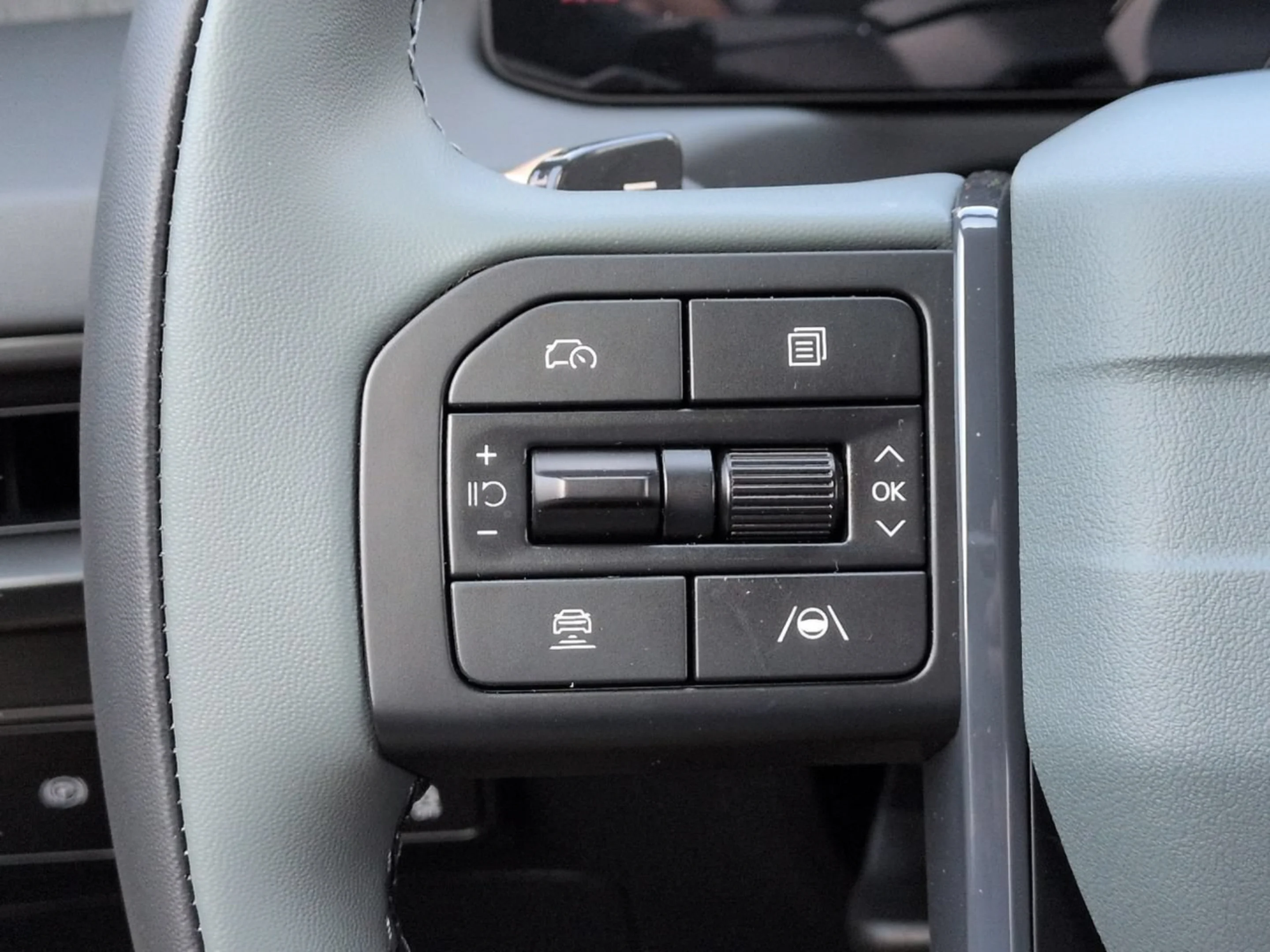 New 2027 Glacial White Pearl Kia X-Line SX image 25