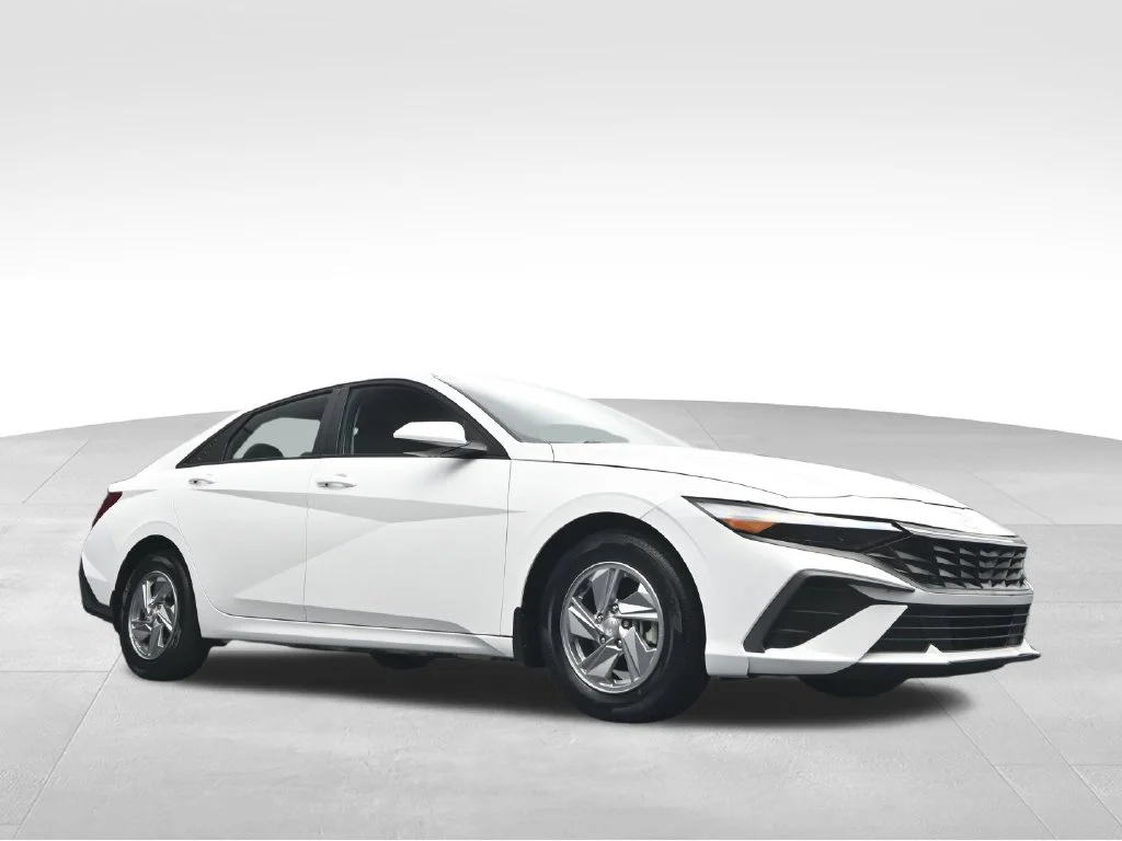 Used 2024 White Hyundai SE image 39