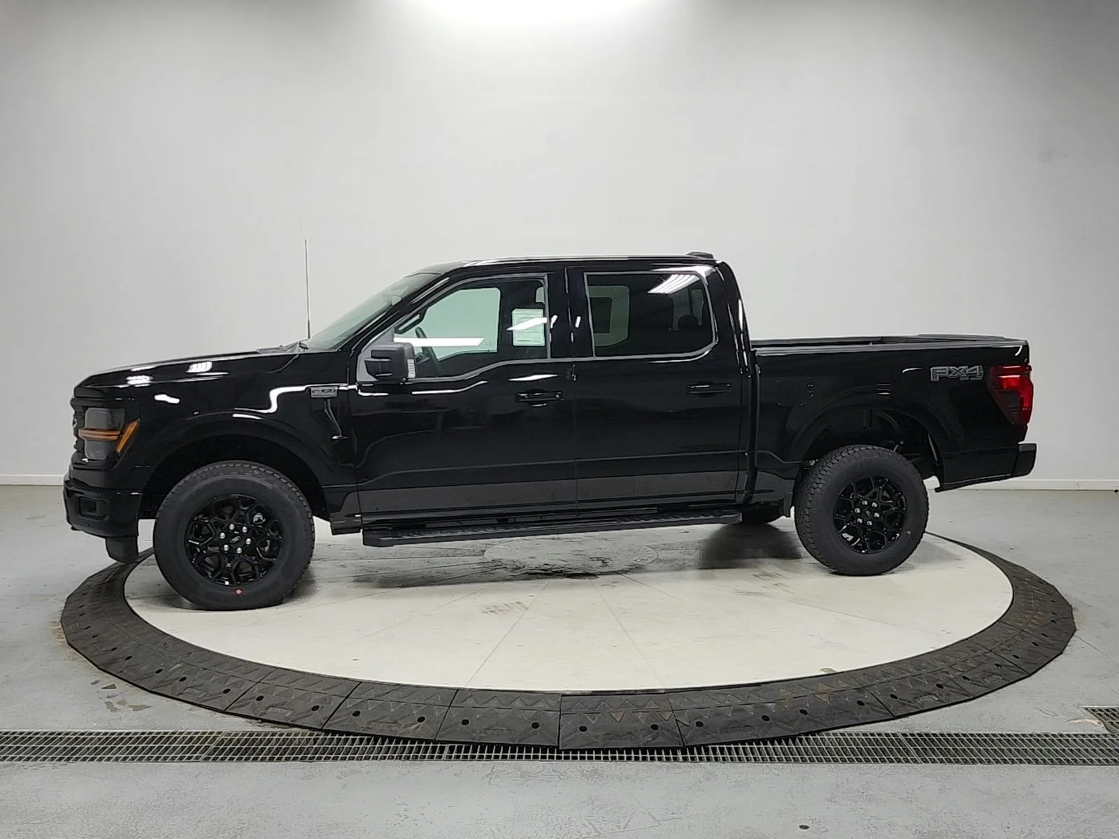 New 2026 Agate Black Metallic Ford XLT image 4