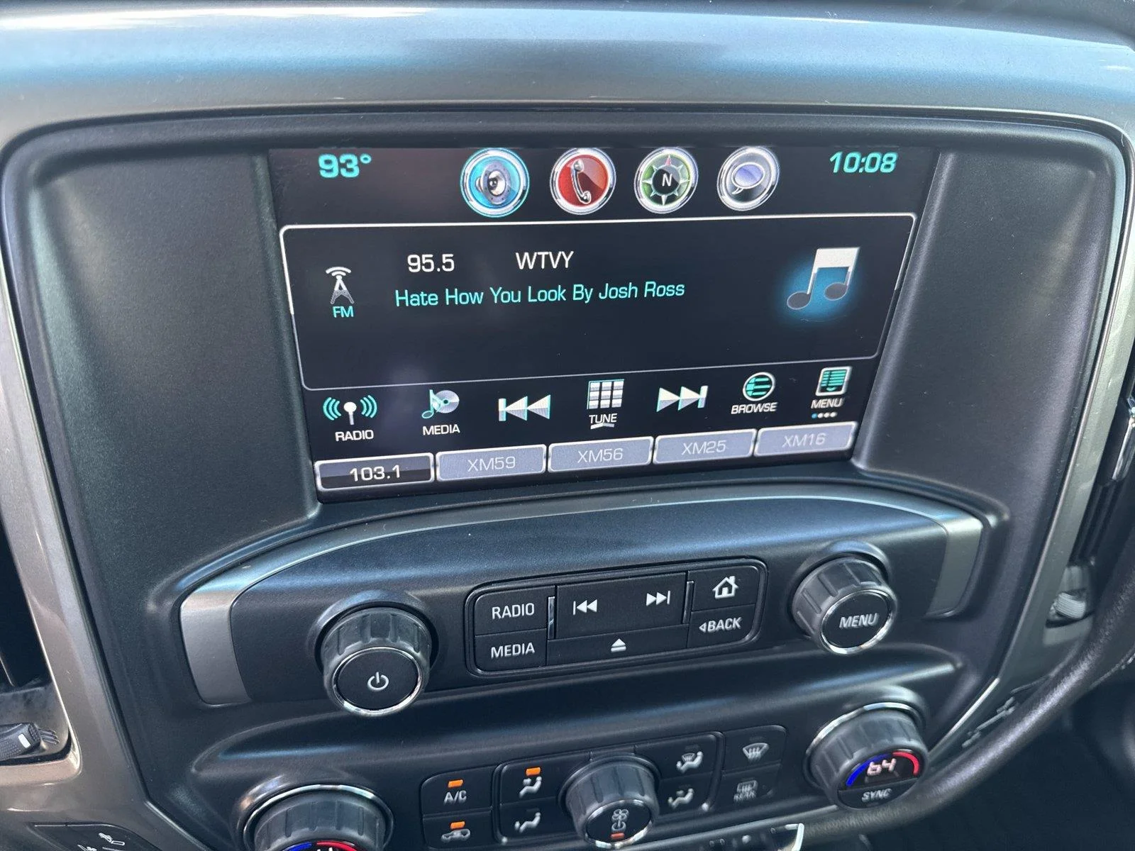 Used 2018 IRIDESCENT PEARL TRICOAT Chevrolet LTZ image 24
