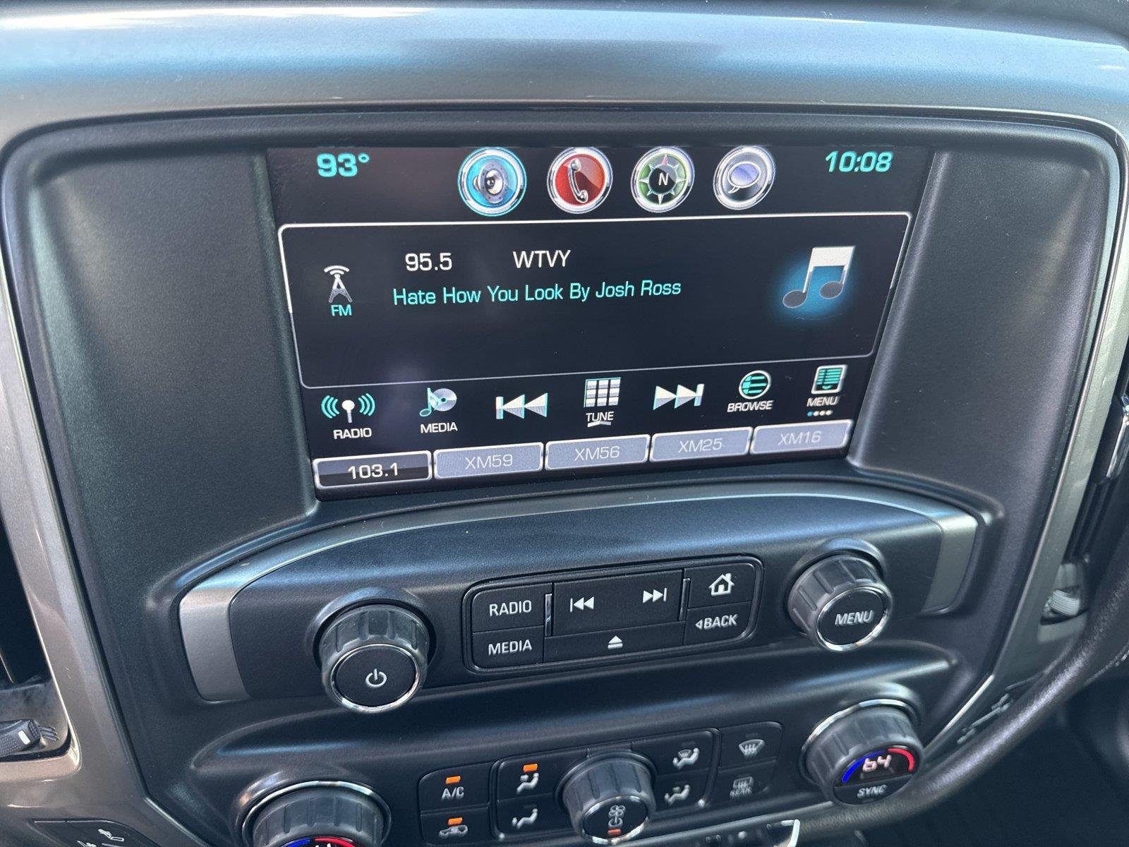 Used 2018 IRIDESCENT PEARL TRICOAT Chevrolet LTZ image 24