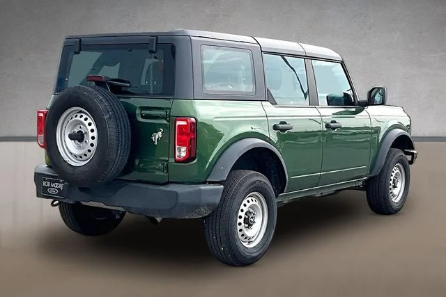 Used 2022 Green Ford Base image 2