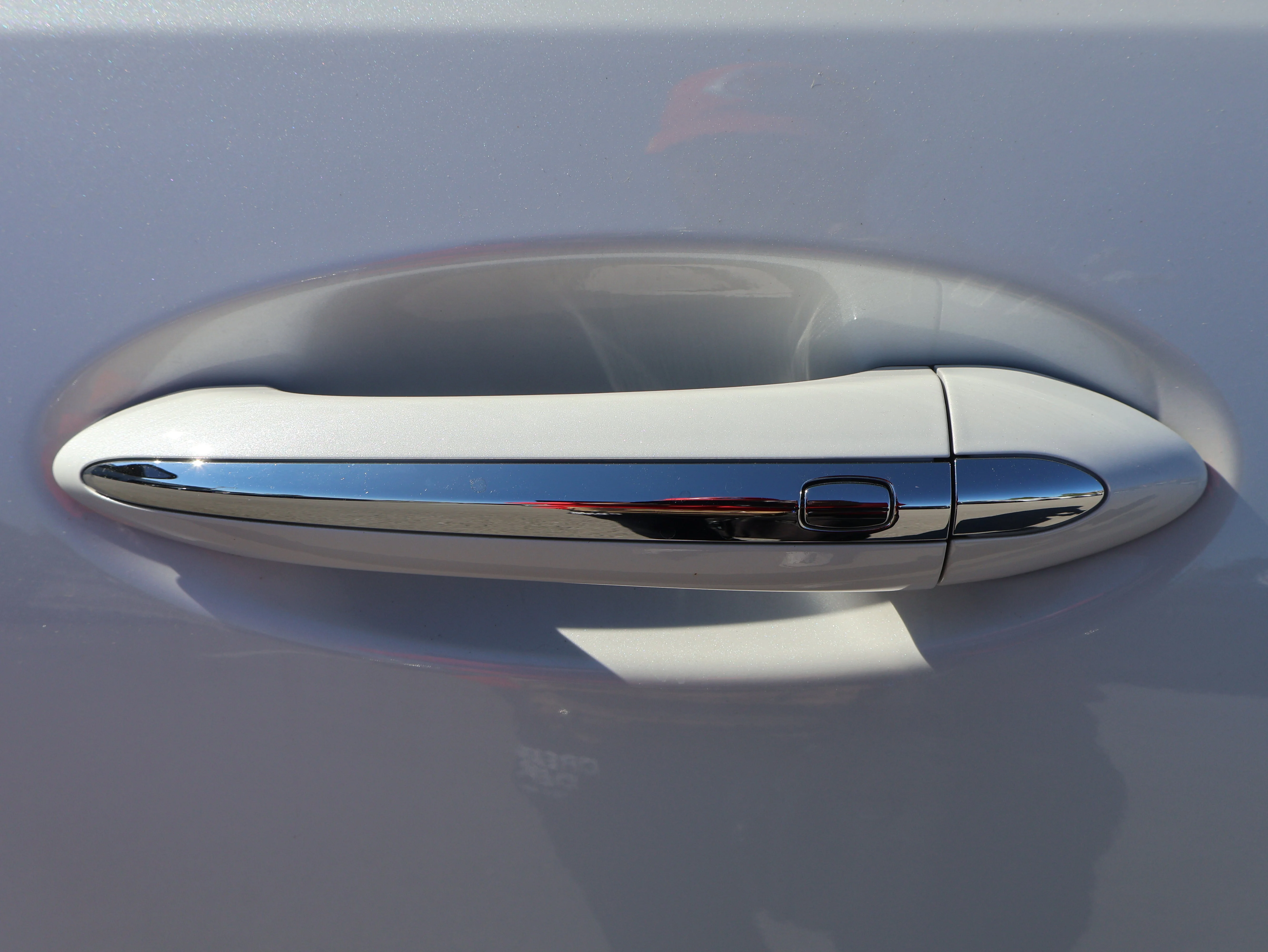 Used 2023 White Frost Tricoat Buick Essence image 20