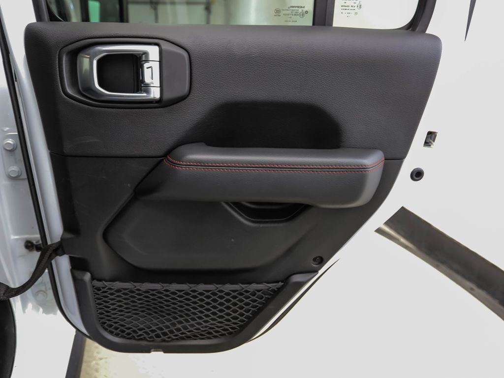 Used 2020 Bright White Clearcoat Jeep Unlimited Rubicon image 21