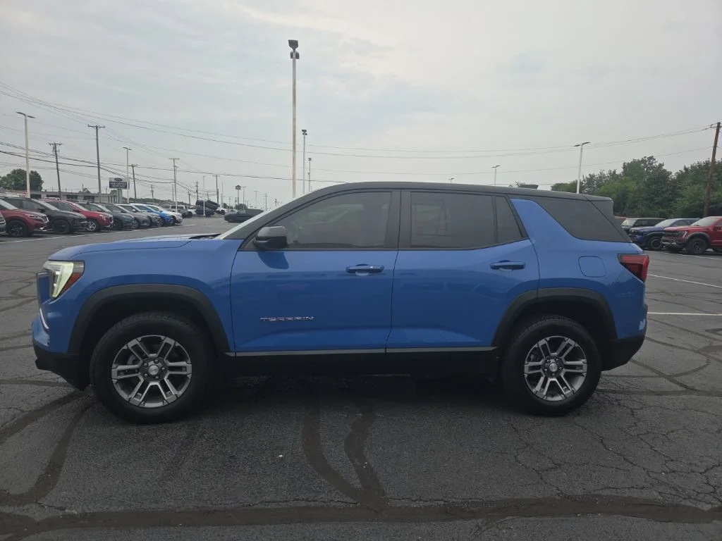 Used 2025 Blue GMC Elevation image 4