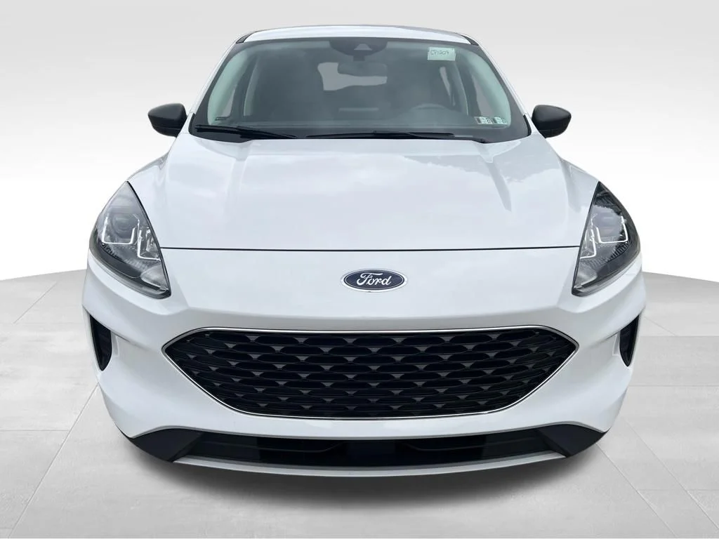 Used 2022 White Ford SE image 2