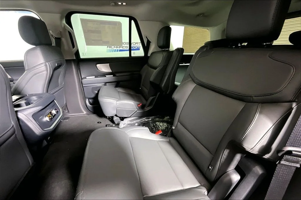 New 2026 Oxford White Ford Active image 10