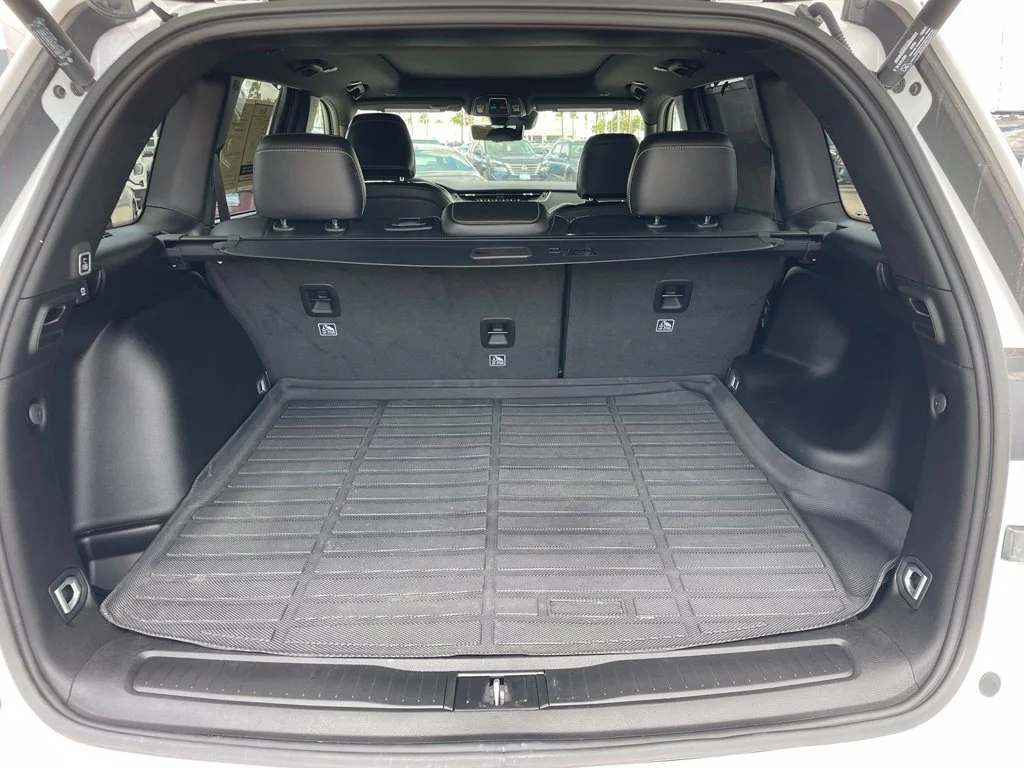 Used 2025 White Jeep Limited image 29