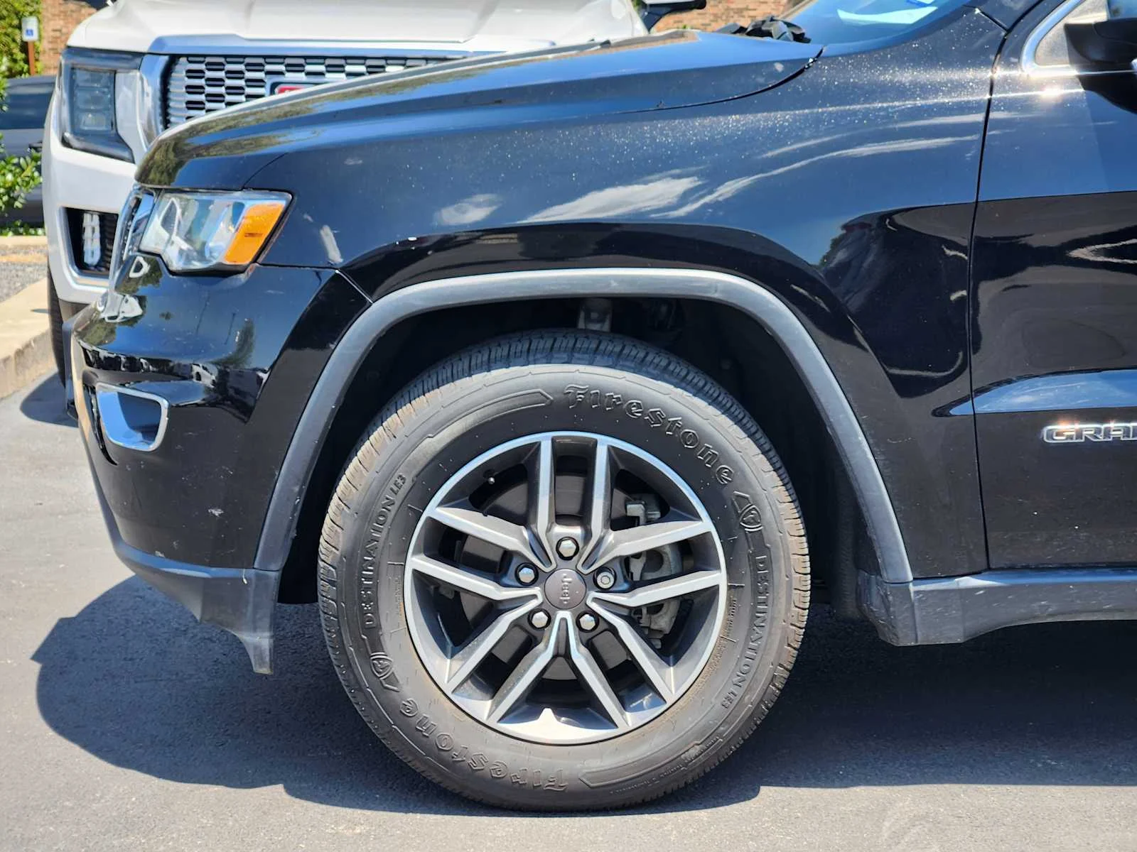 Used 2019 Black Jeep Limited 4x2 image 9