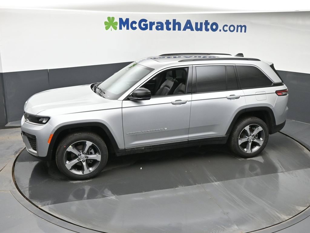 New 2026 Silver Zynith Exterior Paint Jeep Limited image 23