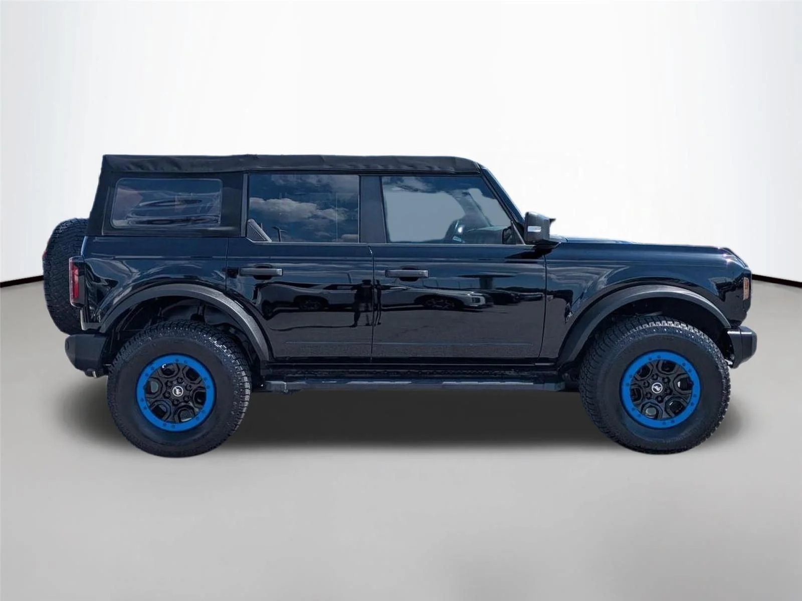 Used 2022 Shadow Black Ford Wildtrak image 4