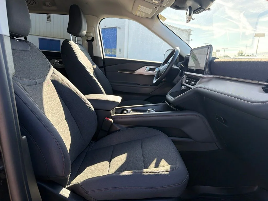 Used 2025 Black Ford Active image 40