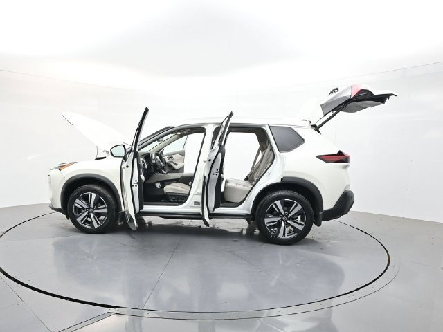 Used 2023 White Nissan SL image 37