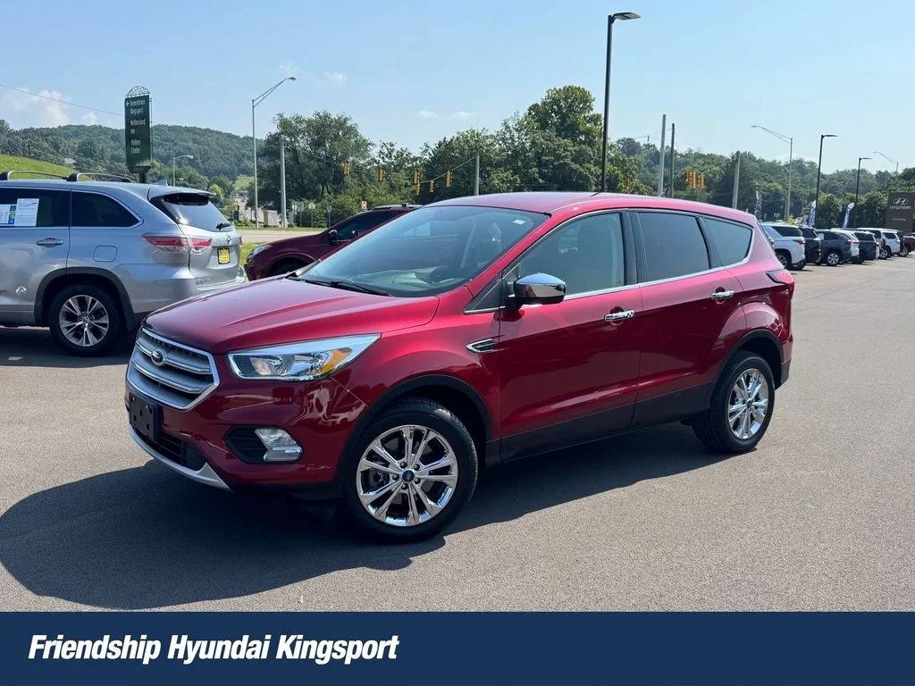 Used 2019 Red Ford SE image 1