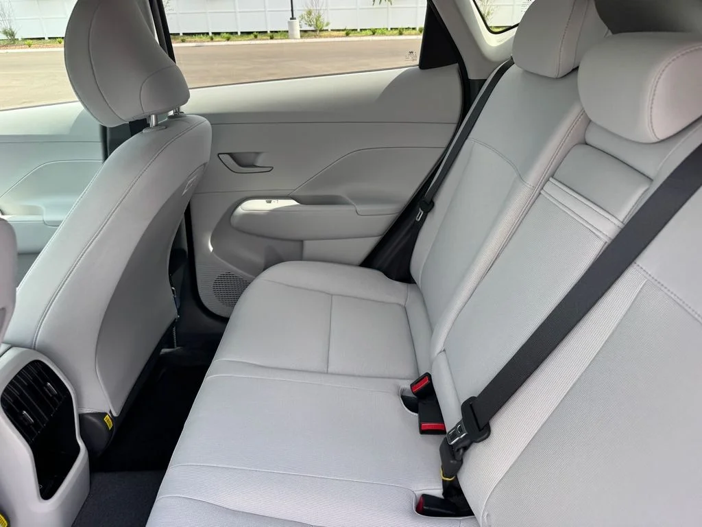Used 2025 Black Hyundai SEL Convenience image 11