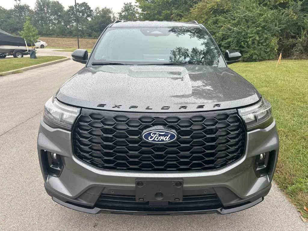 New 2027 Gray Ford ST-Line image 2