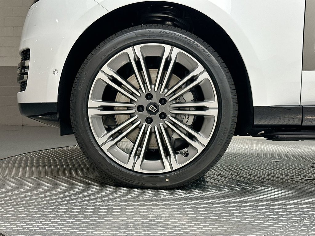 New 2027 Fuji White Land Rover SE image 5