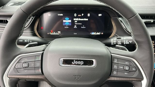 New 2026 Diamond Black Crystal Pearl-Coat Exterior Paint Jeep Altitude image 11
