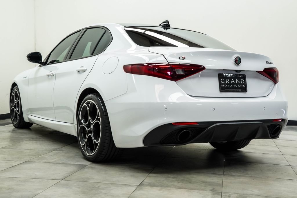 Used 2023 White Alfa Romeo Veloce image 12