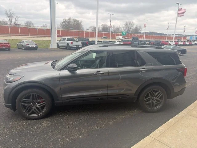 Used 2025 Gray Metallic Ford ST-Line image 5